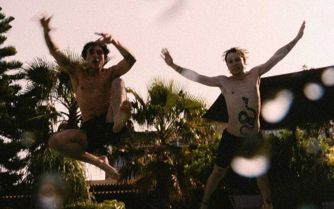 Settimana pesante? “No Stress” fa per te, il joint album di Irama e Rkomi è fuori ora