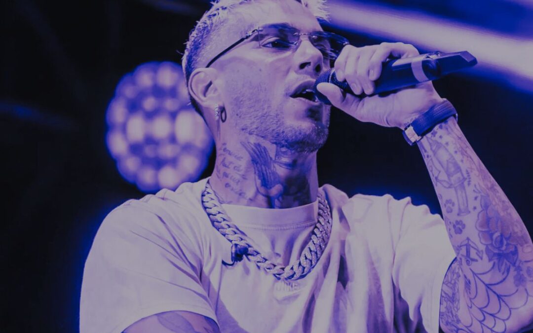 Emis Killa illumina il Fabrique con il suo No Phone Party