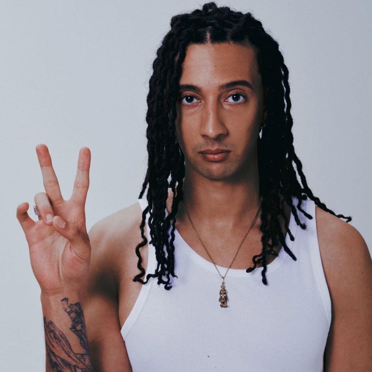 Ghali ci promette un’estate “Chill” - Cromosomi Ghali ci promette un’estate “Chill” - Cromosomi