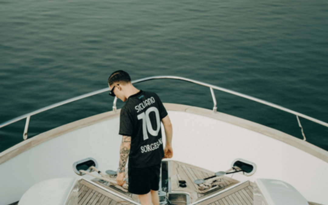“Trevi (freestyle)”: Nicola Siciliano eleva Napoli a vero lusso