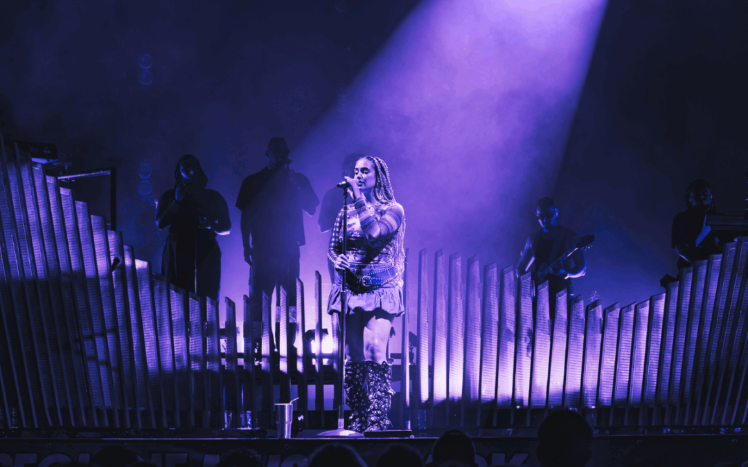 Jorja Smith strega Bologna tra intimità e ritmo