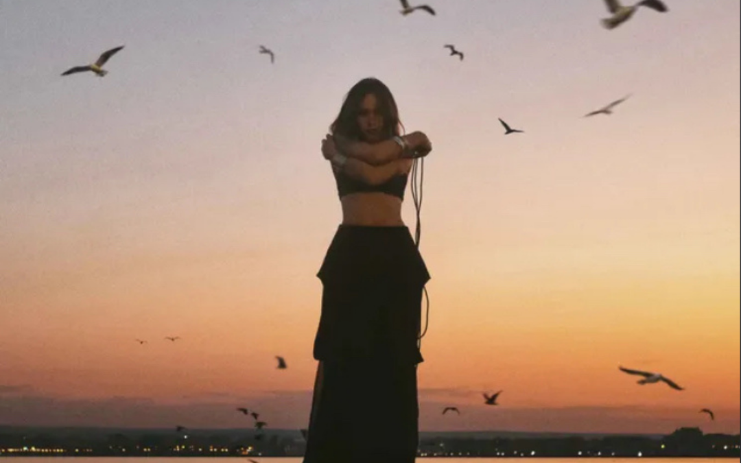 Shari torna a parlare d’amore con “Ily”, il suo nuovo singolo