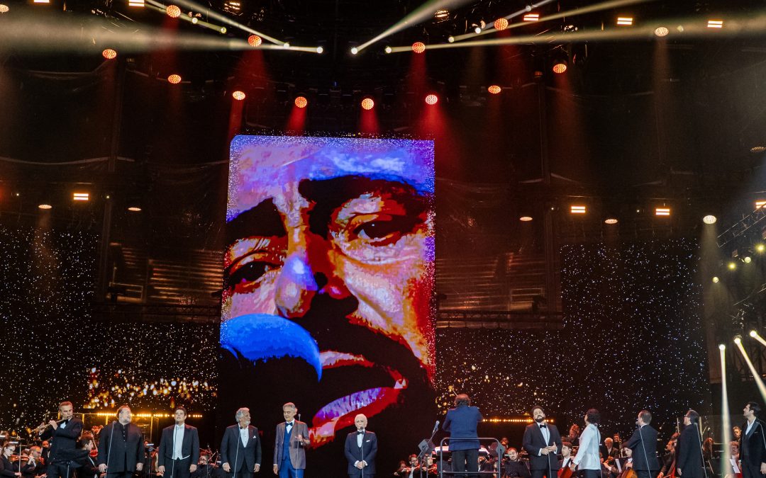 Arena sold out per i 90 anni di Pavarotti: una notte di voci e memoria