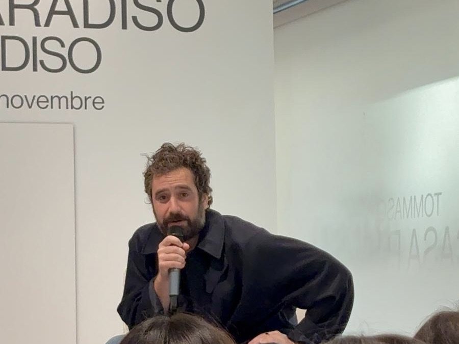 Cosa racconta davvero il nuovo album di Tommaso Paradiso?