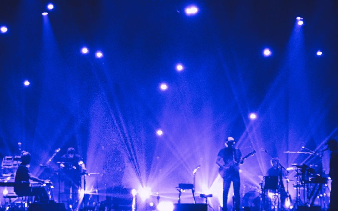 Fabi al Teatro Augusteo: un viaggio metafisico, con occhi pieni di libertà e lacrime