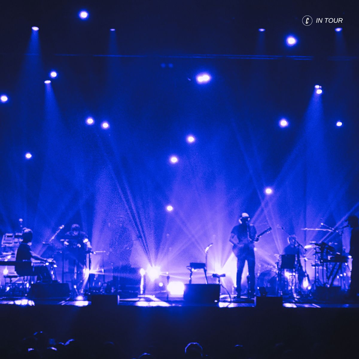 Fabi al Teatro Augusteo: un viaggio metafisico, con occhi pieni di libertà e lacrime