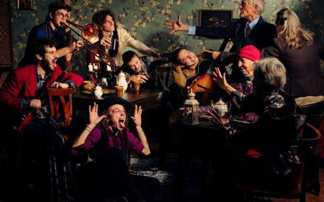 Recensione di “Sbronzi Fuori” dei Patagarri: la bellezza della gavetta tra jazz, bar e notti folli