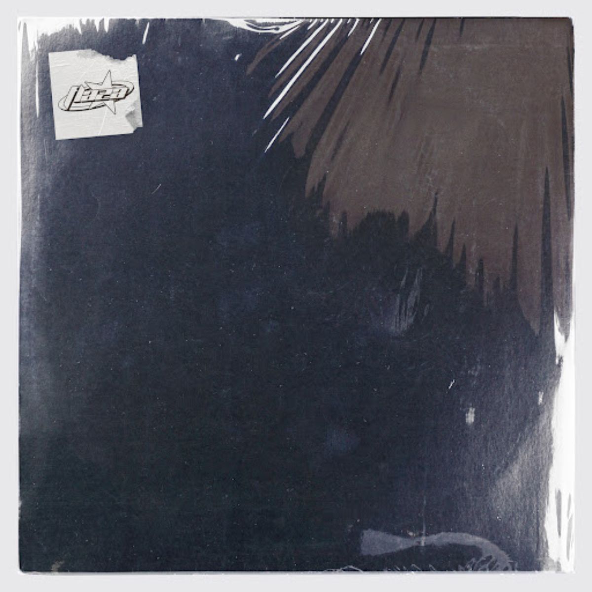 “Trauma”: Flaza torna per mostrare e dare voce al suo vulnerabile mondo emotivo