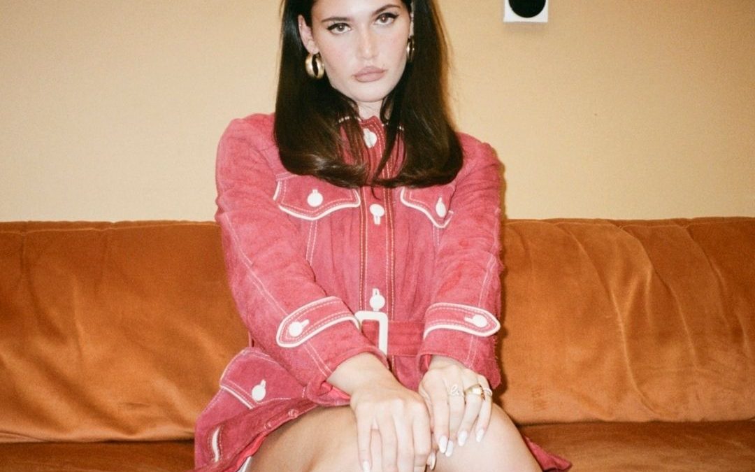 Sienna Spiro entra nella Top10 globale con “Die On This Hill”