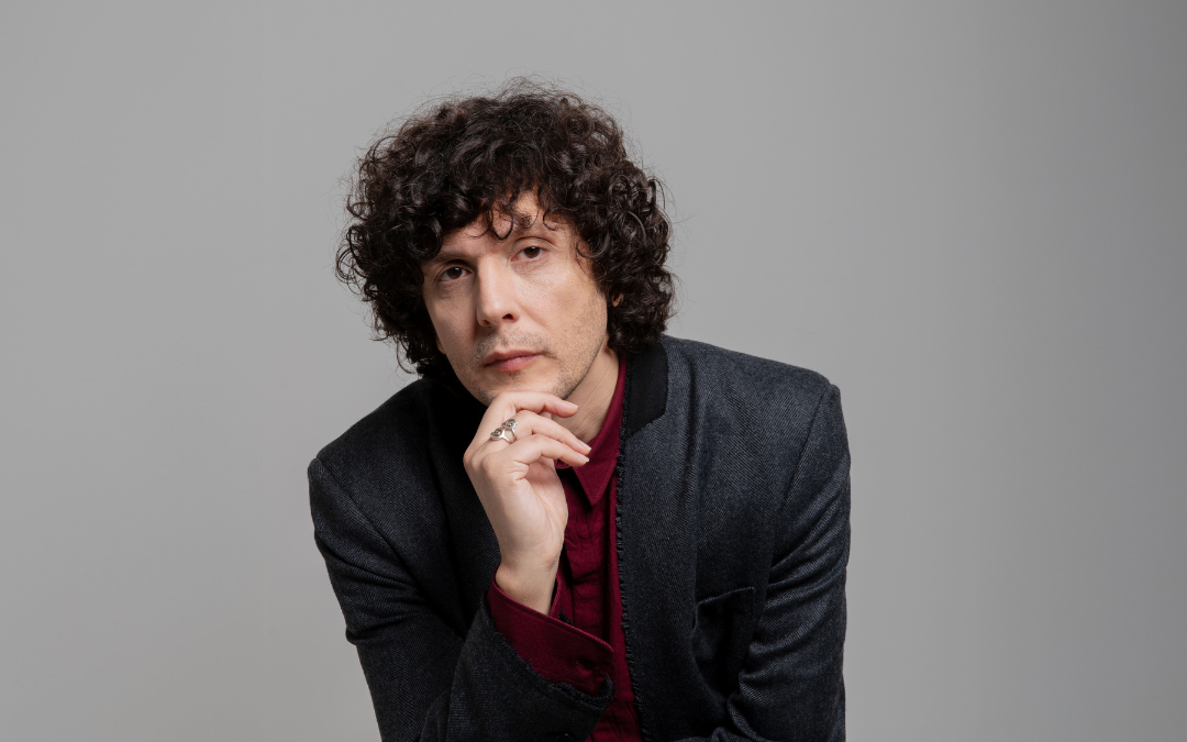 Ermal Meta canta i figli di tutti: Sanremo 2026 sarà diverso