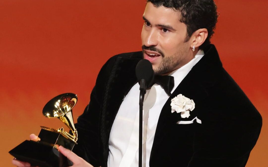 Grammy 2026: Bad Bunny fa la storia, Cher fa confusione e noi cerchiamo ancora il Rock