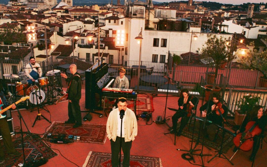 Coez ci ha invitati sul suo attico: l’anteprima di “FROM THE ROOFTOP 3”
