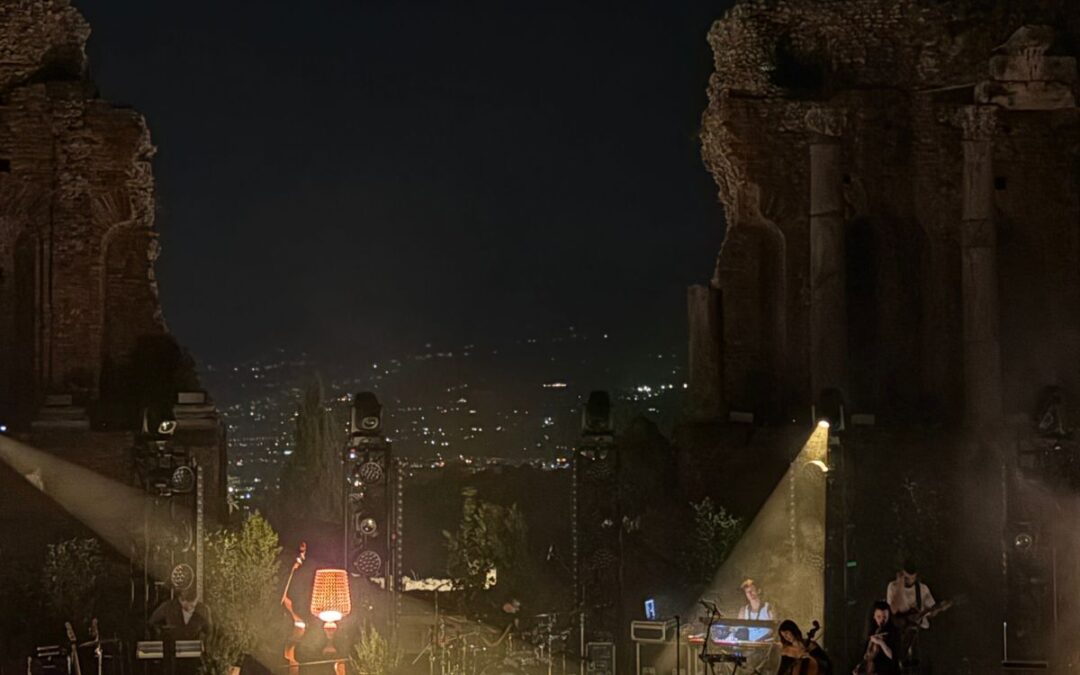 Angelina Mango al Teatro di Taormina è la catarsi di una musa