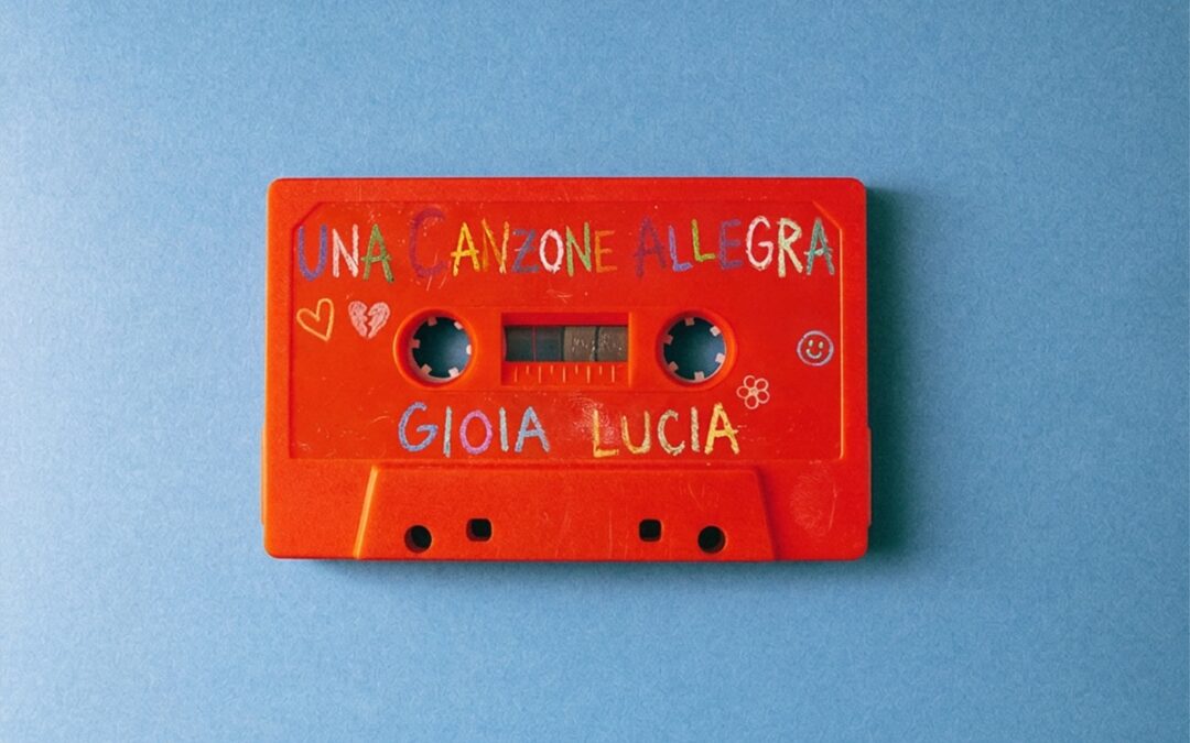 Aiaiai, Gioia Lucia canta “Una canzone allegra” 