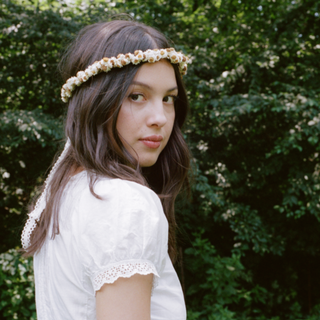 stupid song: Olivia Rodrigo conquista la radio italiana e fissa le date a Milano
