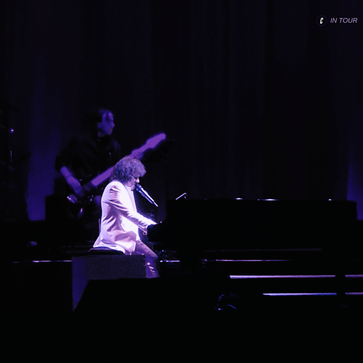 Riccardo Cocciante a Vigevano: la musica sfida la pioggia, ma il maltempo interrompe lo show